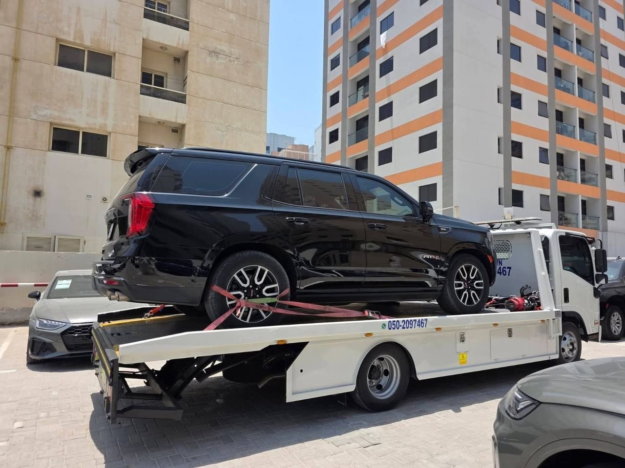 Flatbed operation during vehicle transport in Dubai — Ahmed Car Recovery (job 01)