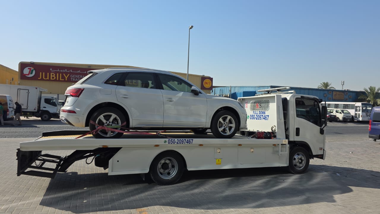 Roadside assistance Dubai — Ahmed Car Recovery team helping stranded vehicle
