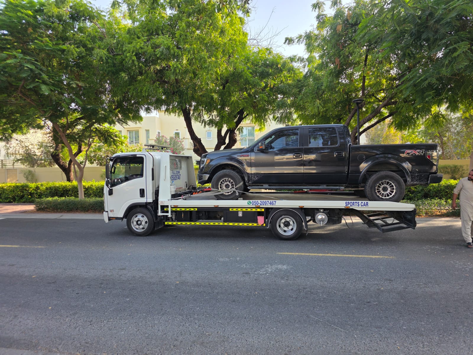 Emergency car recovery Dubai 24/7 response