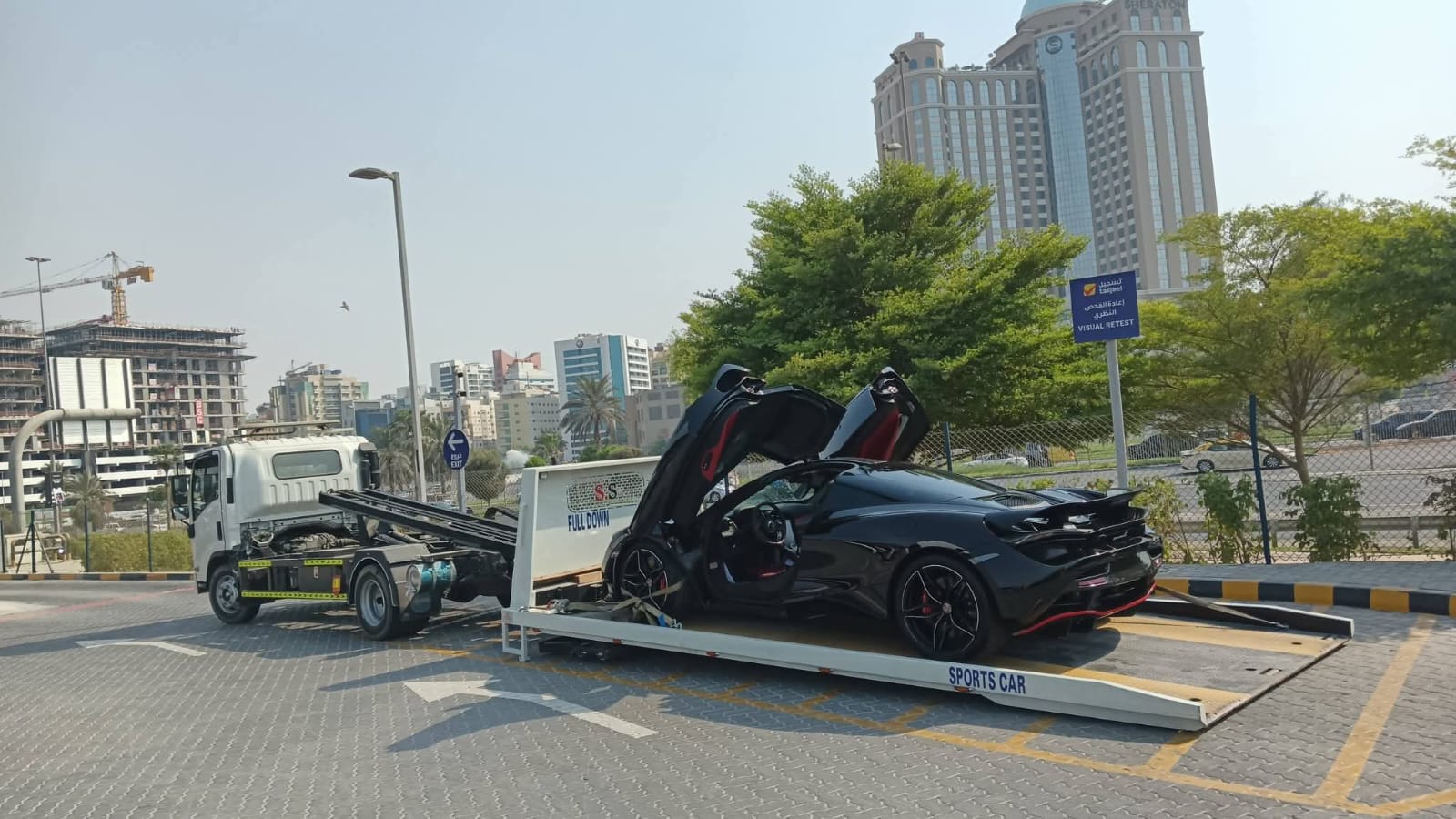 Breakdown recovery Dubai — SUV securely loaded on flatbed