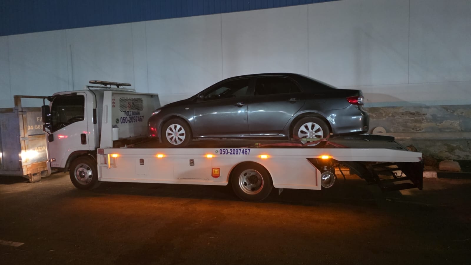 Ahmed Car Recovery Dubai SUV towing service