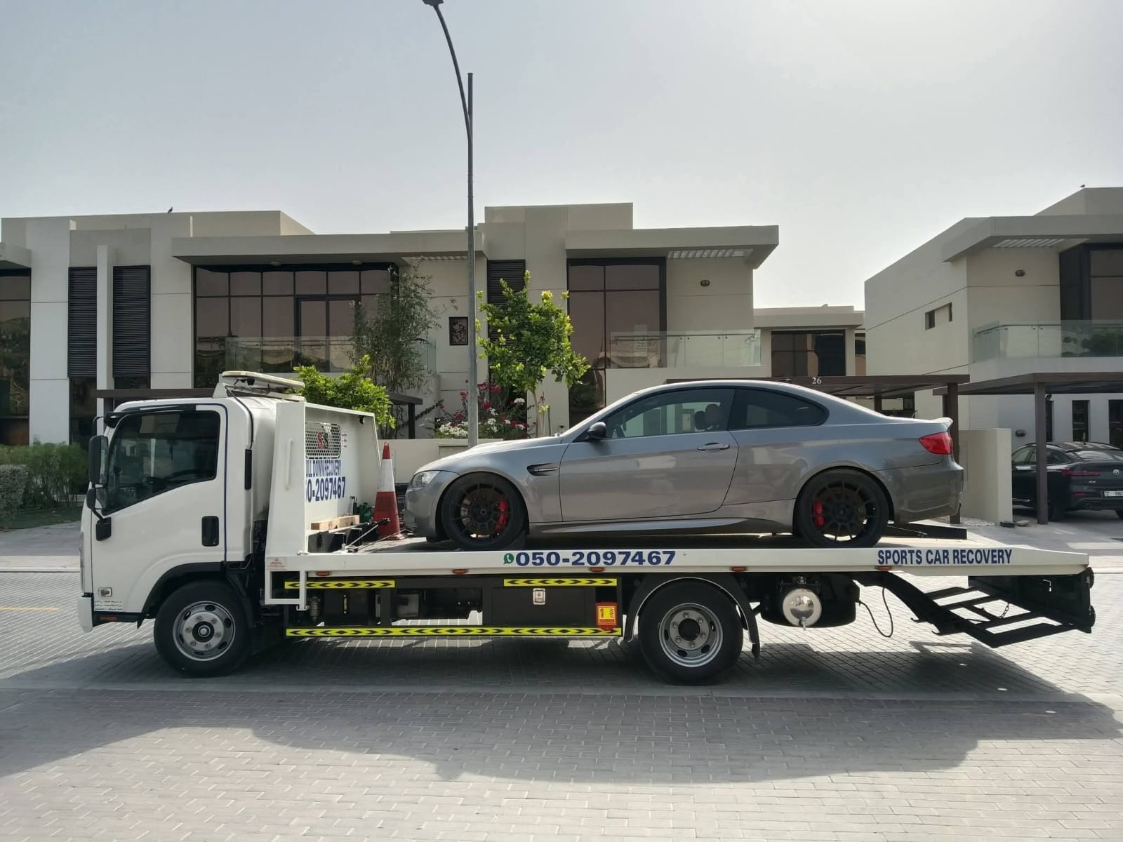 Flatbed towing Dubai daytime operation