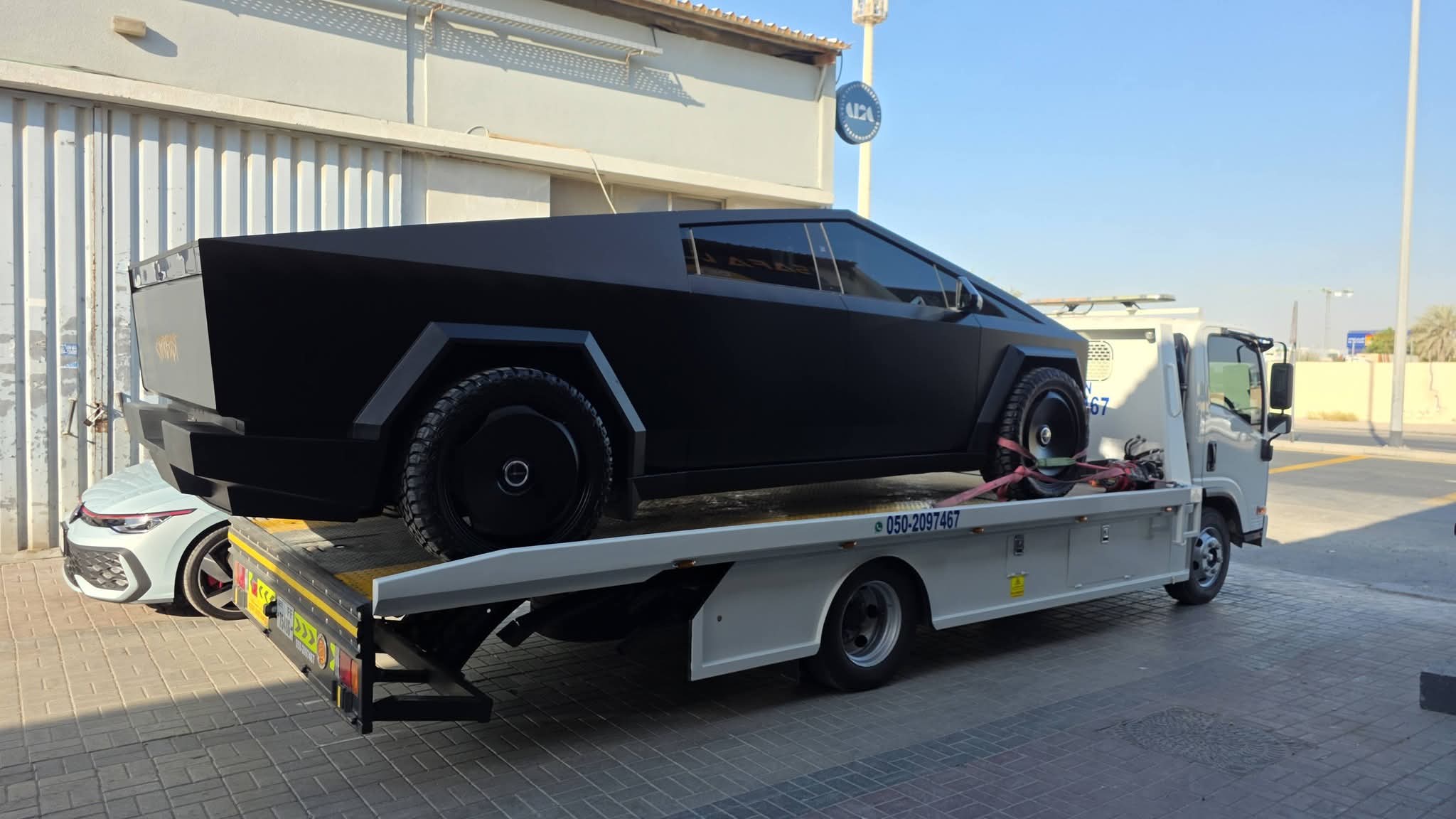 Flatbed towing Dubai professional operation
