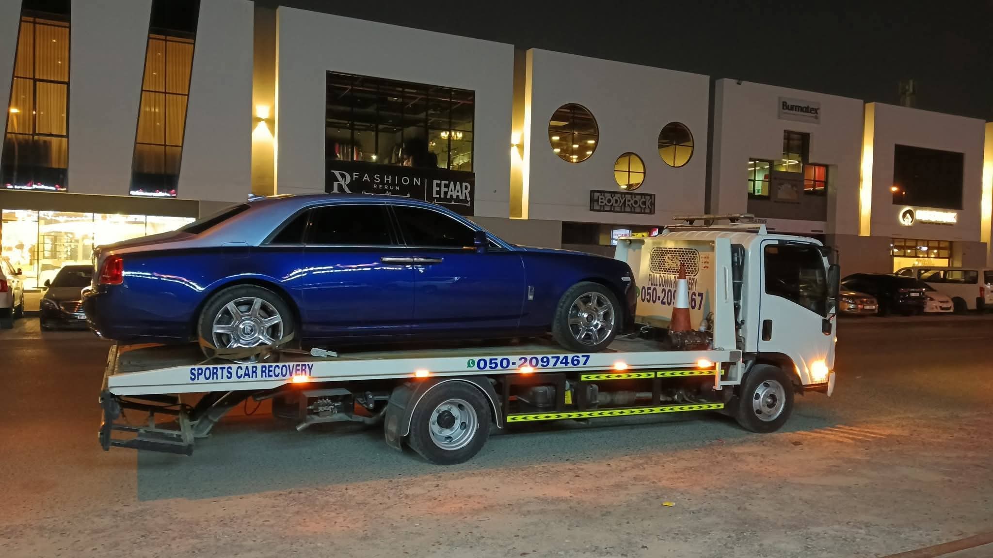 Roadside assistance Dubai — vehicle recovery loading