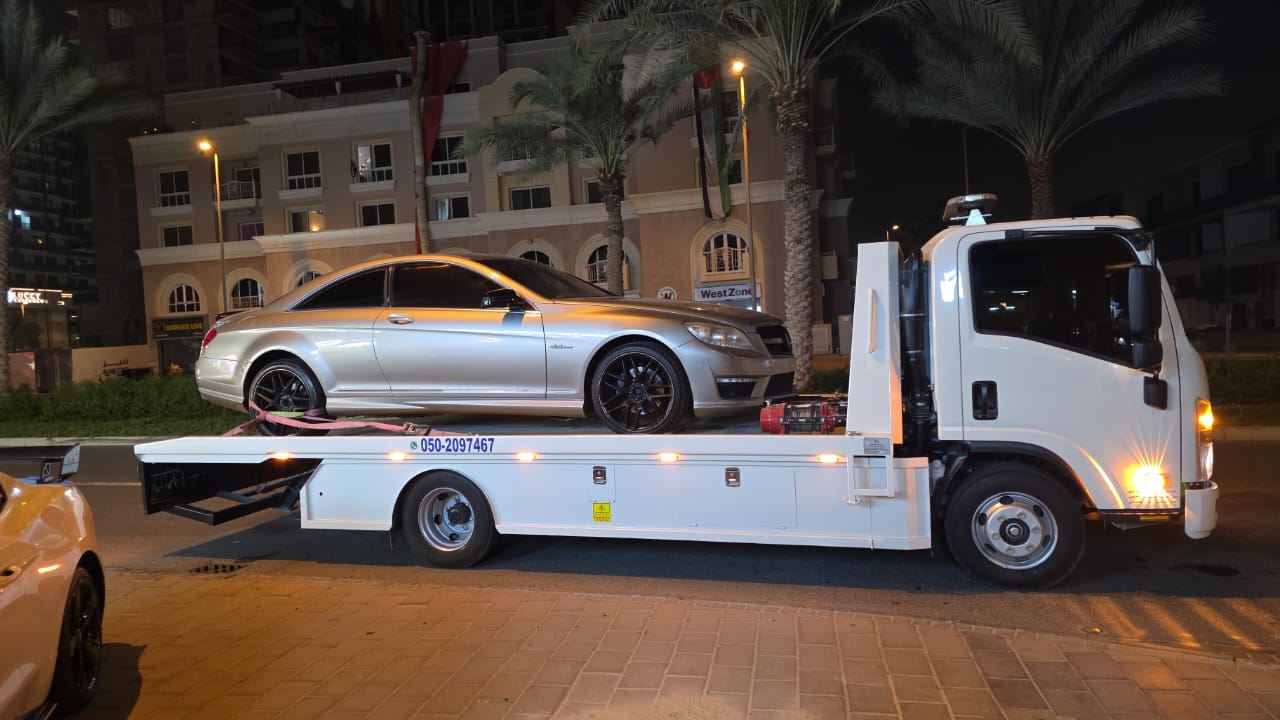 Luxury car recovery Dubai — Mercedes CL night