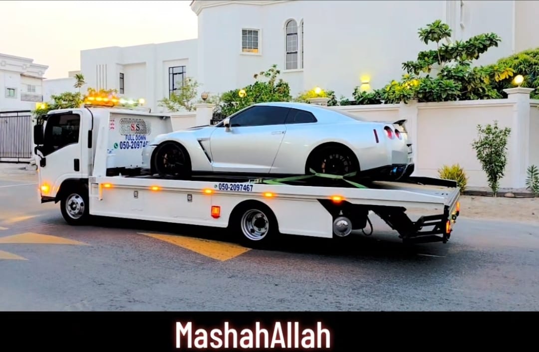 Sports car recovery Dubai — Nissan GT-R